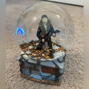 Stranger Things - Eddie Munson - Master of Puppets Scene - Snow Globe